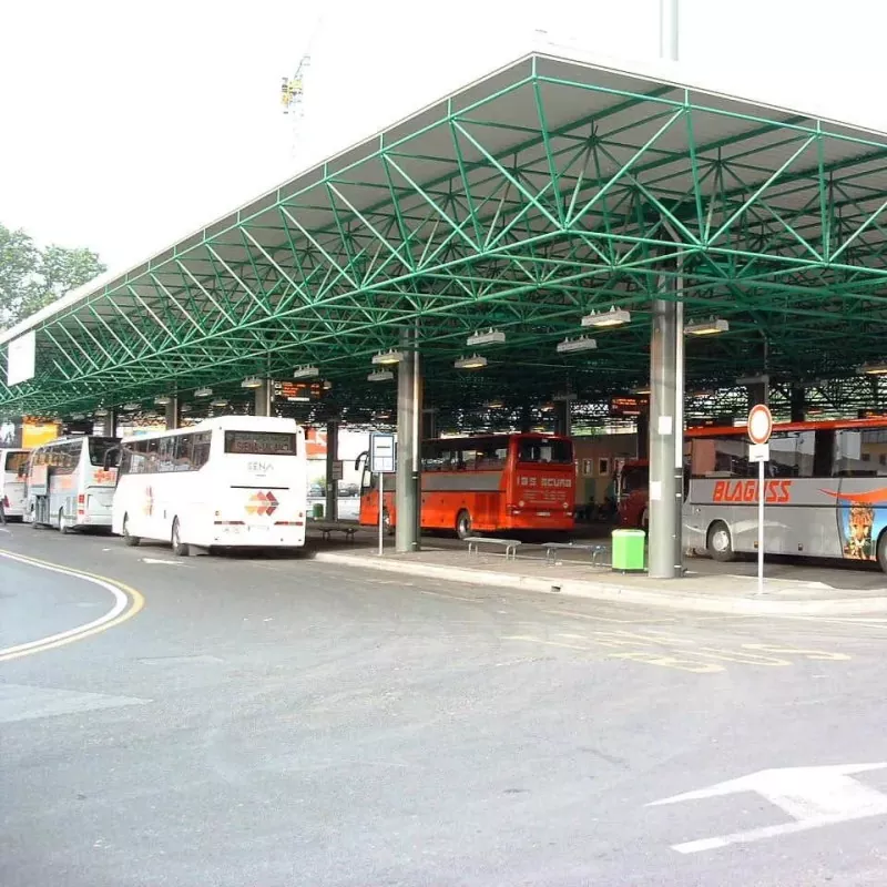 Structar Stàilinn Ionad Bus